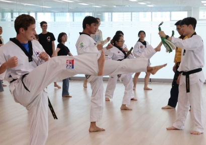 '중국 국적자' 100만명 가까이 한국에 있었다…'역대 최고치' 경신한 외국인 수