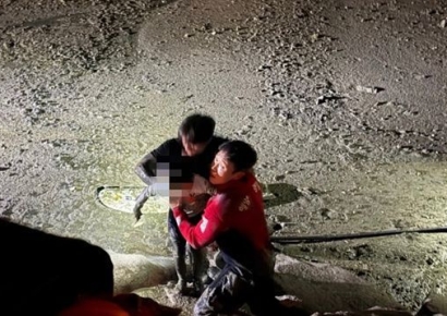 목포해경, 신안 증도 갯벌서 고립된 부자 긴급 구조
