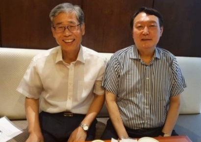 尹 접견한 신평 "독방, 처참한 생지옥…정치보복에 美 개입해달라"