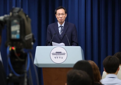 지선 5개월 앞두고 술렁이는 靑…정무라인부터 이탈 가시화 "후임자 막바지 절차"