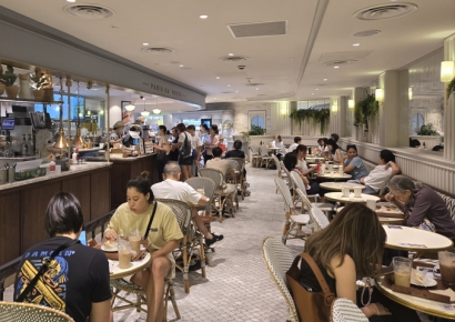 "하루 200~300개씩 팔려나가요"…한국보다 더 비싸도 'K-미식' 오픈런 하는 나라