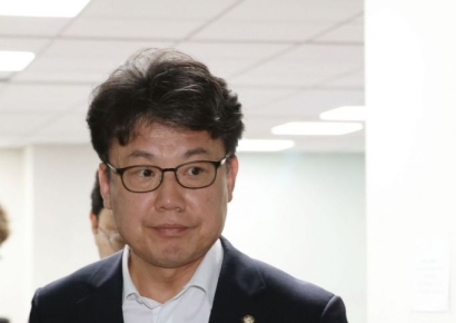 "아들이 주식 몇 주 산 걸 가지고…" 진성준, 김근식에 "공개 사과해야"
