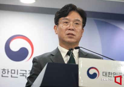 [포토] 노란봉투법 관련 브리핑하는 김영훈 장관