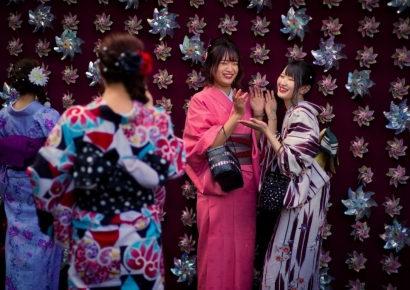 "일본 아니고 한국 맞다고?"…광복절에 기모노 입는 축제 논란 