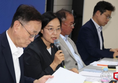 [포토] 소상공인과 마주 앉은 한성숙 장관