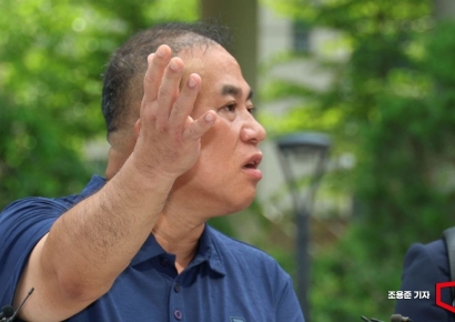 [포토] 취재진 질문에 답하는 명태균씨