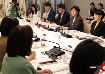 [포토] 중앙생활보장위원회 주재한 정은경 장관