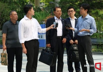 [포토] 변호인 답변 듣고 있는 명태균씨