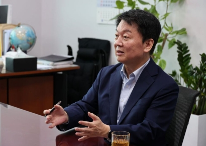 안철수 "尹 치받으려다 참아…탄핵 후 의원들과 편해져"[국힘 당권주자 인터뷰]