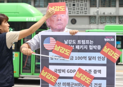 관세수익으로 미국판 '민생쿠폰' 준다는 트럼프…포퓰리즘 논란[AK라디오]