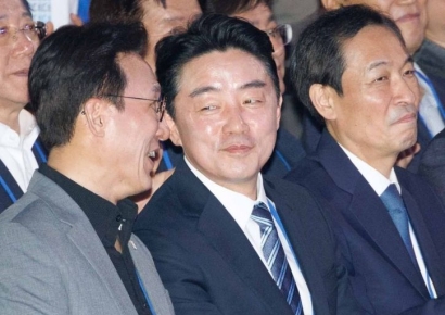 [포토] 대화하는 김민석 총리와 강훈식 비서실장