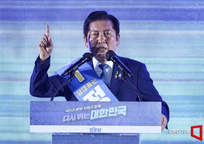 [포토] 정청래 “협치보다 내란 척결이 먼저…속 시원한 개혁 당대표”