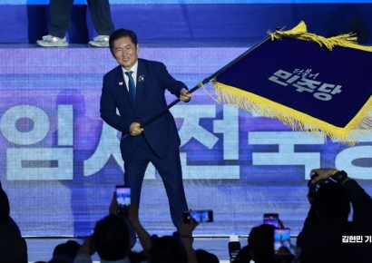 당대포 넘어 '당대표' 된 정청래…태풍급 개혁 드라이브 나선다 