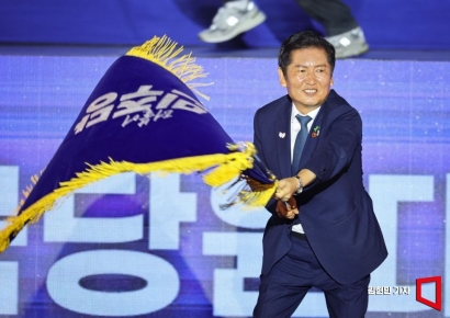[포토] 이재명 정부 첫 여당 대표에 정청래…득표율 61.74%