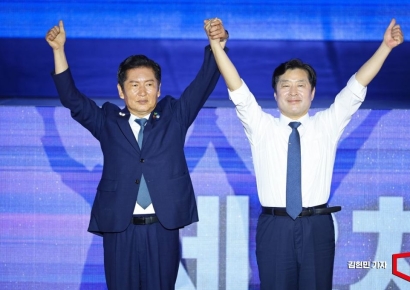 [포토] 당원들 향해 인사하는 정청래-황명선