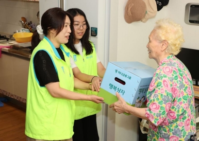 하나금융, 폭염 속 어르신들에게 삼계탕 800인분 대접