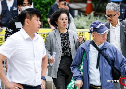 [포토] 김건희 특검 사무실 들어서는 김영선 전 의원