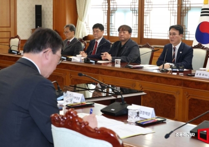 [포토] 이태원 참사 추모위원회 주재한 김민석 총리