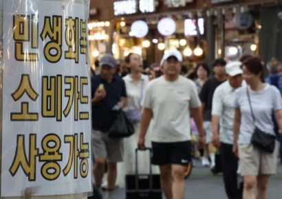 소비쿠폰에 7월 소비 2.5%↑…생산·소비·투자 5개월만 '트리플 증가'(상보)