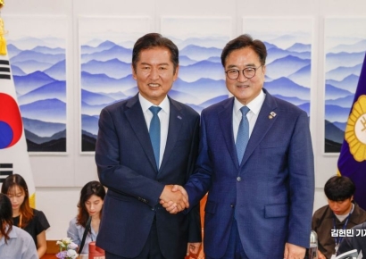 [포토] 정청래, 우원식 의장 만나 "개혁 입법, 결단 많이 해달라"