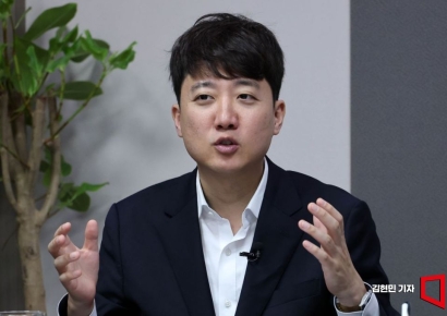 이준석 모친에 '젓가락' 악플…성폭력처벌법 위반 송치