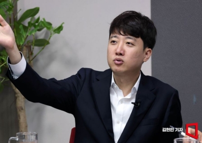 "대통령은 괜찮고 배우는 은퇴?"…이준석, 조진웅 논란 겨냥해 이재명 직격