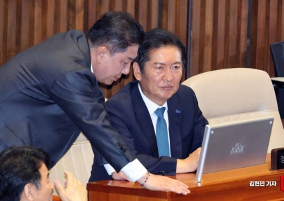 [포토] 대화하는 정청래-김병기