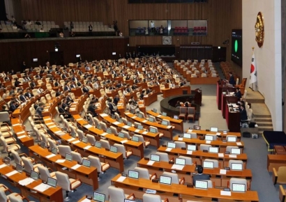 방송3법 중 방송법 민주당 주도로 처리…필리버스터 중단된 국민의힘 퇴장