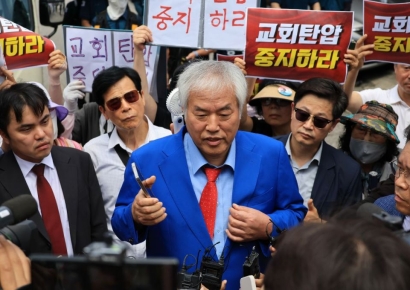 경찰, '서부지법 난동 선동' 전광훈·사랑제일교회 압색 12시간 만에 종료