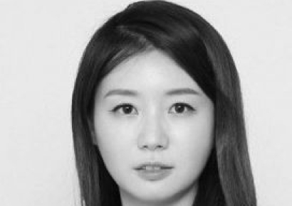 '사진으로 통치'하던 퍼스트레이디, 포토라인에 선 날 [기자수첩]