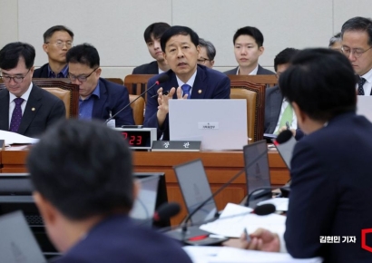 [포토] 구윤철 "한미 FTA 효과 살아있어…관세율 0%에 상호관세 추가"