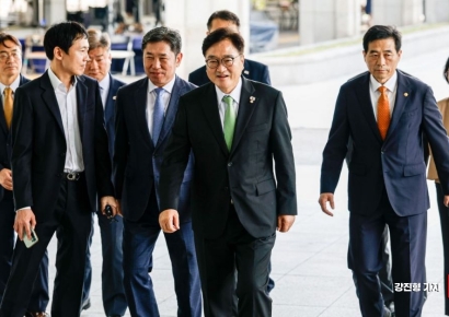 [포토] 내란특검 사무실 들어서는 우원식 국회의장