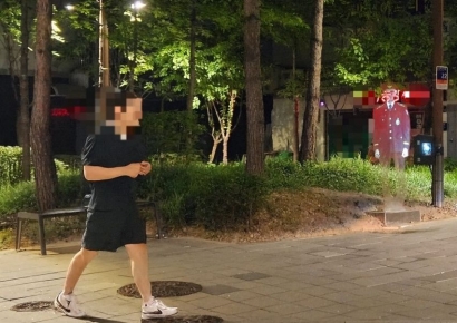 눈길 끌어야 범죄도 줄인다…홀로그램 경찰관의 치안 효과