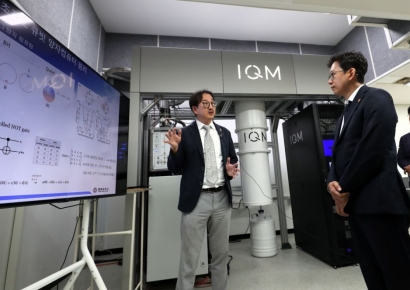 [단독] 현장 안전 강조한 배경훈, KAIST 사고 학생 병문안