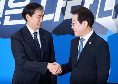 李대통령, 오늘 '조국 사면' 결단…野 "자기 편 봐주기"