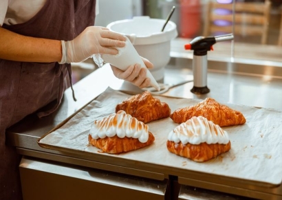 "저렴해서 오히려 더 맛있어요"…빵값 폭등에 불티나게 팔린다[빵값의 비밀]