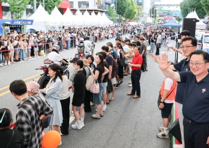 [포토] 이장우 대전시장 "축캉스 콘서트까지 즐거운 시간 되길"
