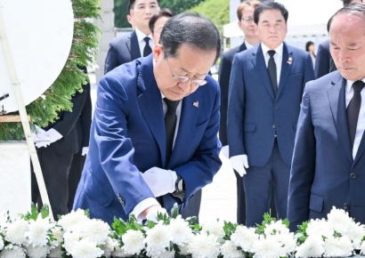 홍준표, 윤미향 광복절 특사 유력에 "동작동 선열이 벌떡 일어날 일"