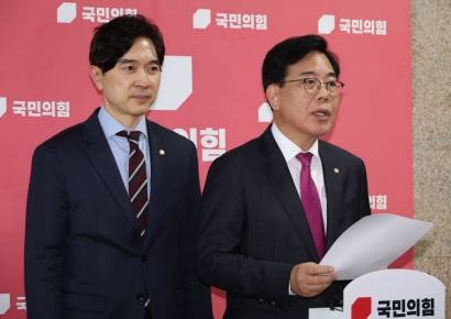 사면 청탁·전한길 내분에…국민의힘, 조국 대응 동력 '흔들'