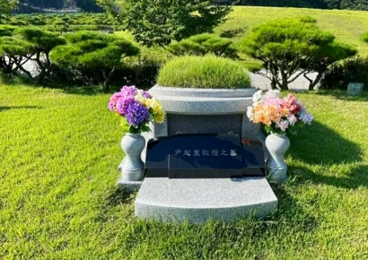 "아들도 며느리도 올 수 없는 묘소"…尹부친 추모한 '60년 절친'