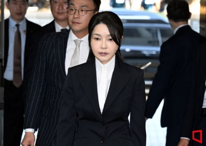 "김건희, 50대 이모씨와 '은밀한 관계'라는 정보 있어"