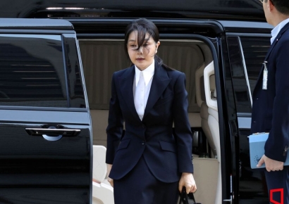 모든 의혹 '몸통' 김건희 여사 구속…'머그샷' 찍고 구치소 수감