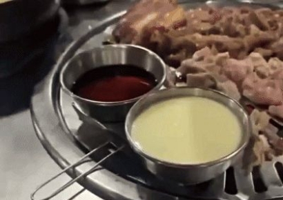 "삼겹살 불판에 구더기 득실"…해외서 난리나더니 "한국 아니냐" 불똥