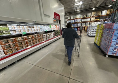 美 7월 CPI, 2.7% 올라 '예상 하회'…9월 인하 전망 90%·연내 3회 인하 57%