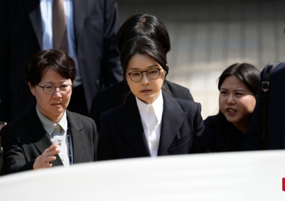 '피고인 김건희' 24일 법정 모습 공개…'특검 기소' 재판부, 촬영 허가