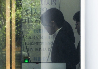 金 "기억 안 난다" 모르쇠 일관… 건진법사, 영장심사 포기