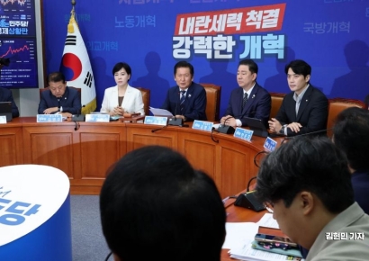 [포토] 정청래 “국힘 전당대회, 내란 잔당대회인지…스스로 정화하길”