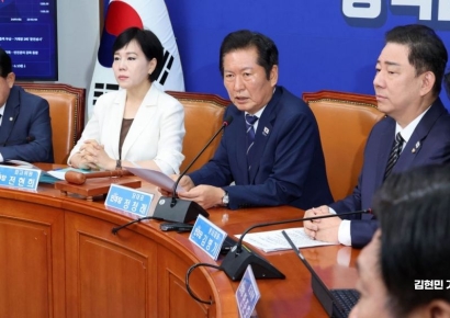 [포토] 정청래 "국힘 전대, 내란 옹호 잔당대회인지 헷갈려"