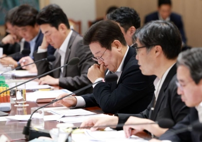 이재명 대통령, '역대 최고' 27조원 지출구조조정 보고받아