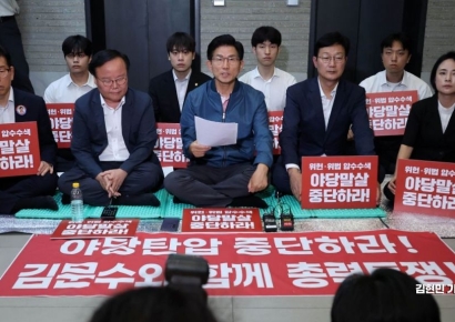 [포토] 김문수 "무기한 농성 돌입…야당말살 음모 중단하라"